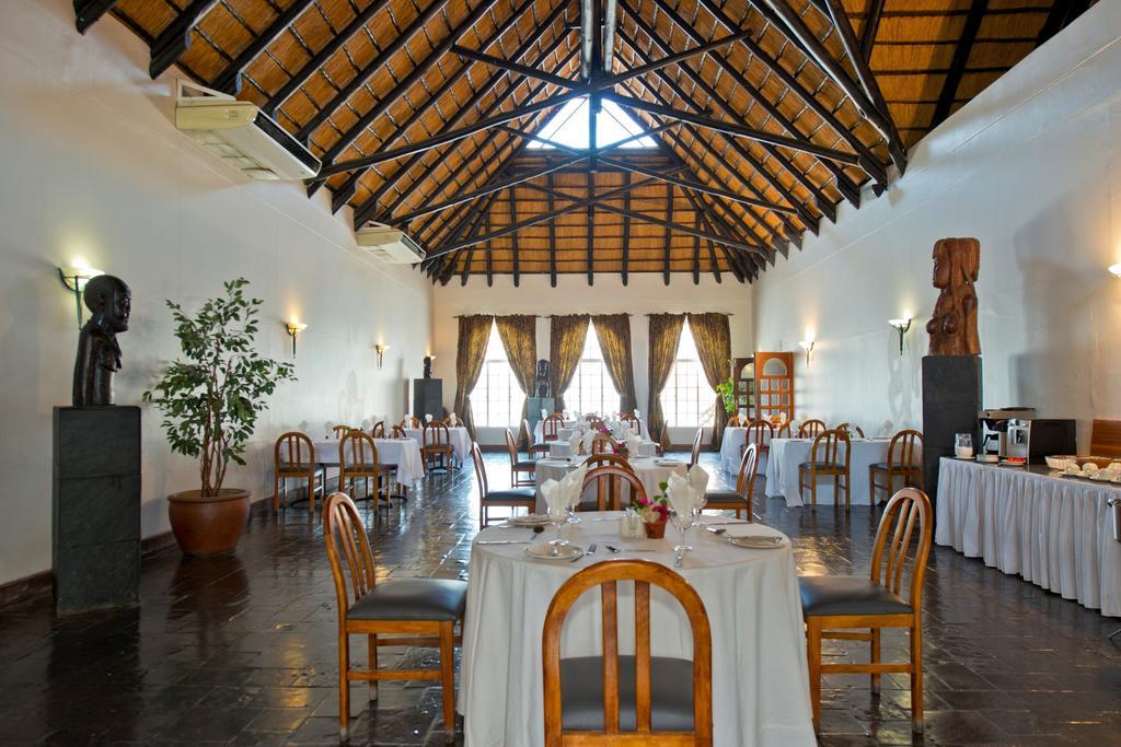Oshakati Country Hotel Luaran gambar