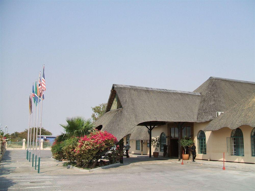 Oshakati Country Hotel Luaran gambar