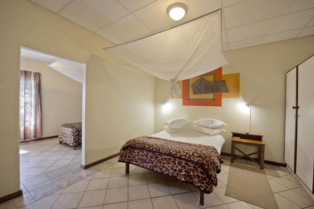 Oshakati Country Hotel Luaran gambar